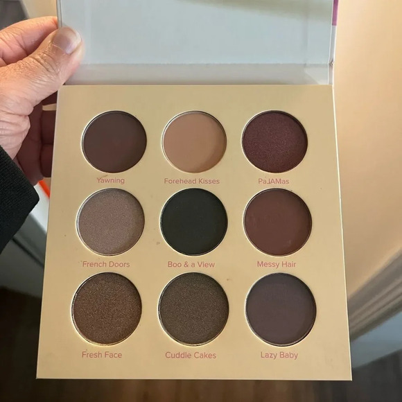 NEW Beauty Bakerie Breakfast in Bed Eyeshadow palette - Picture 2 of 3